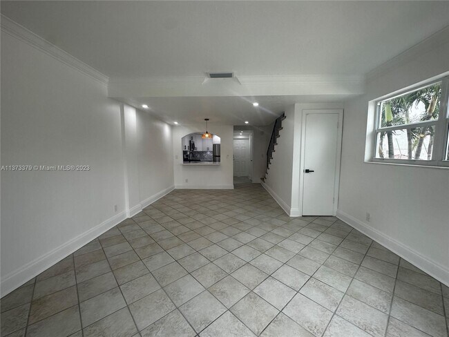 Building Photo - 6703 N Kendall Dr