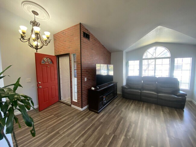 Building Photo - Lancaster 3 bedroom