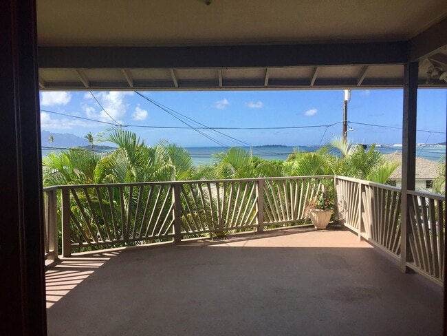 Building Photo - Kaneohe: 3 Bed, 1 Bath Duplex