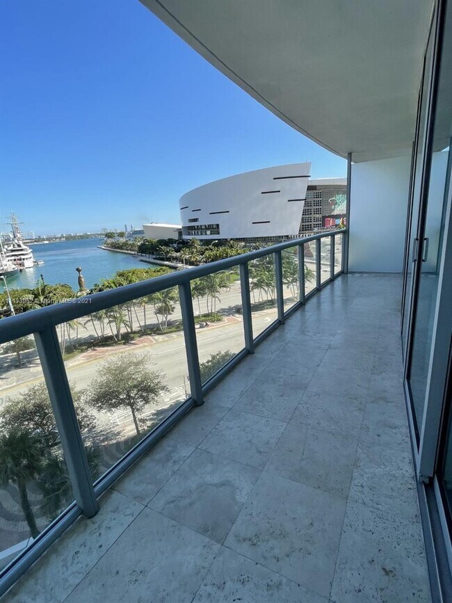 Foto del edificio - 888 Biscayne Blvd