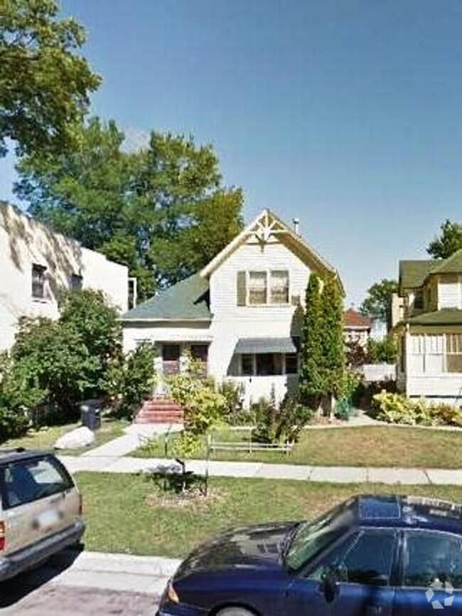 Building Photo - 114 9th St S