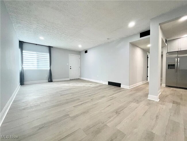 Foto del edificio - Charming Euclid Home in Quiet Residential Neighborhood