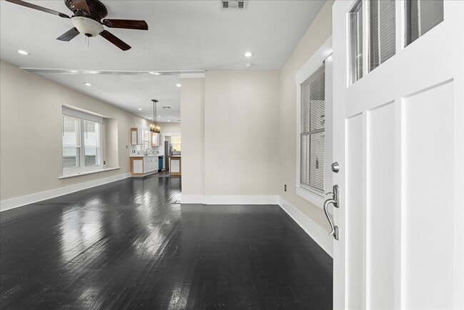 Building Photo - 213 Grace St