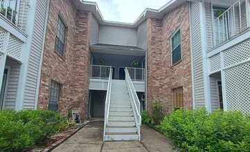 Building Photo - 8500 Bluebonnet Blvd