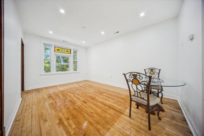 Foto del edificio - 5049 W 29th Pl