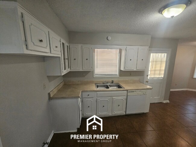 Foto del edificio - 3373 S Mendenhall Rd