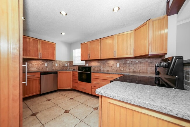 Building Photo - 3827 Union Pacific Dr W