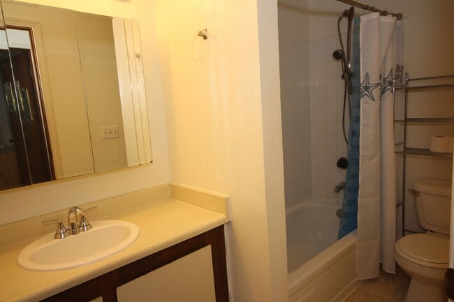 Building Photo - Federal Way Condo!