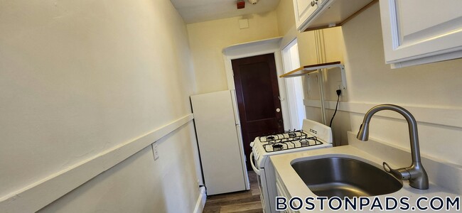 Building Photo - 163 Summer St