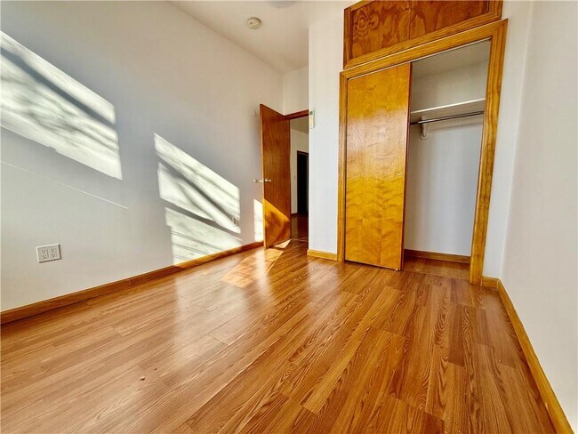 Foto del edificio - 2055 70th St