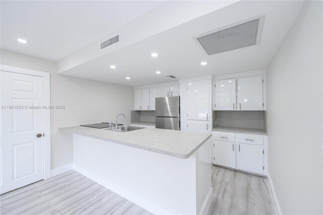 Foto del edificio - 6518 Miami Lakes Dr
