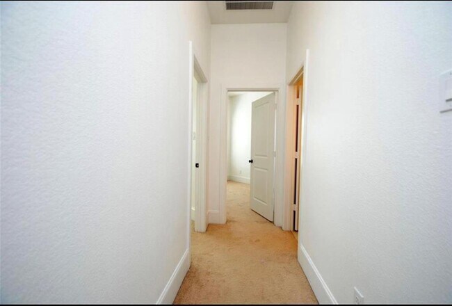 Building Photo - 2926 Jadestone Ln