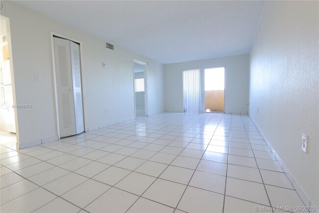Building Photo - 2735 W 52nd St