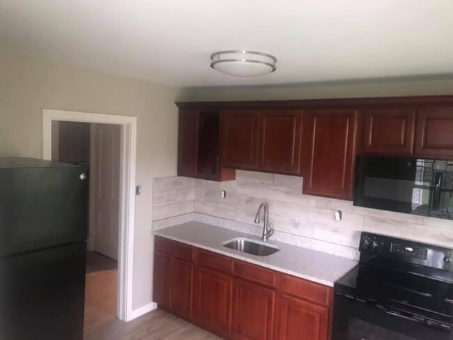 Updated kitchen - 521 NY-32