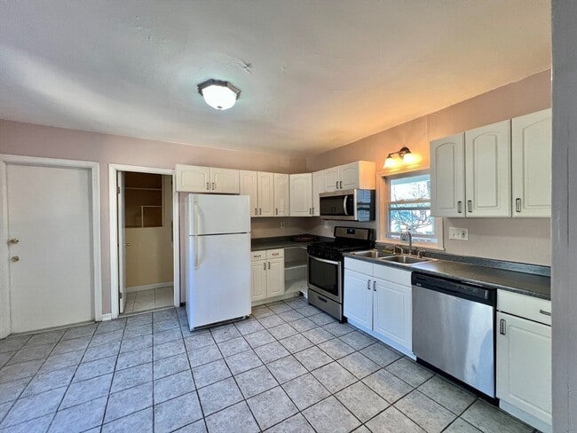 Building Photo - 18 Garland Ave