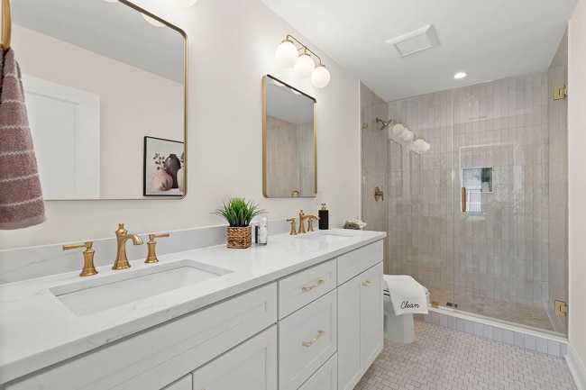 Building Photo - 929 Battery Ave