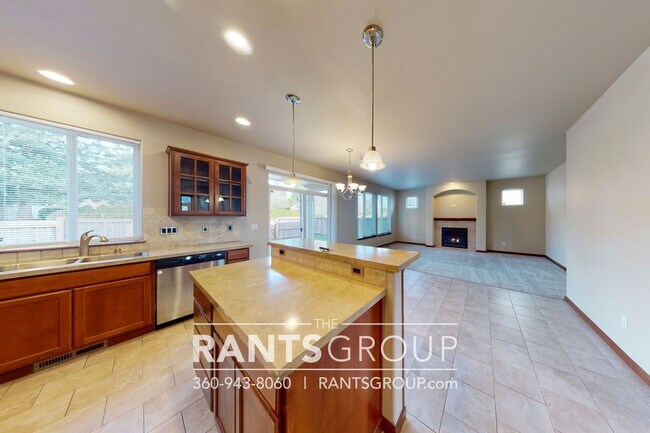 Building Photo - Great Location!  Quiet Neighborhood!