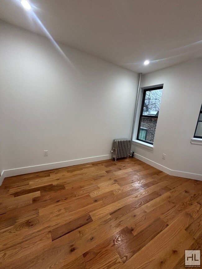 Foto del edificio - PROSPECT PLACE / Spacious Crown Heights Renovated 3-Bed 2-Bath / No Fee