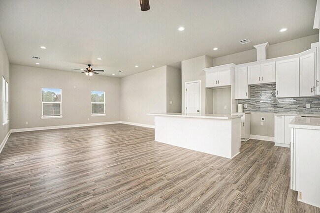 Foto del edificio - 4626 N Railroad Ave