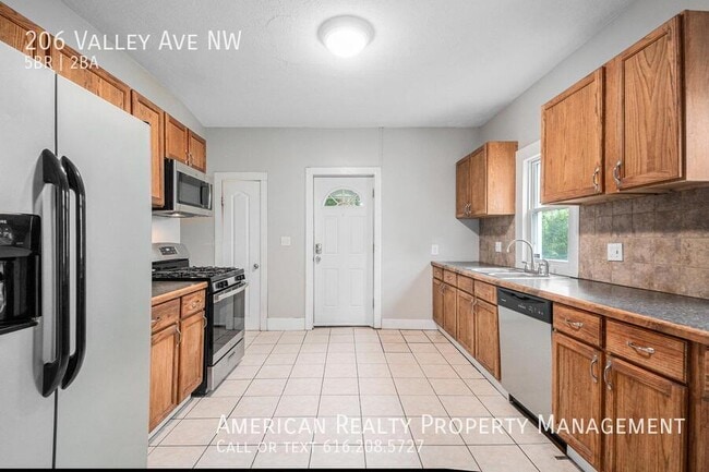 Foto del edificio - 206 Valley Ave NW