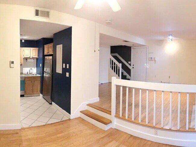 Foto del edificio - Spacious 2 BED 1.5 BATH Condo rental close to Quincy Center!
