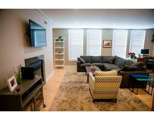 Foto del edificio - 335-337 W 2nd St