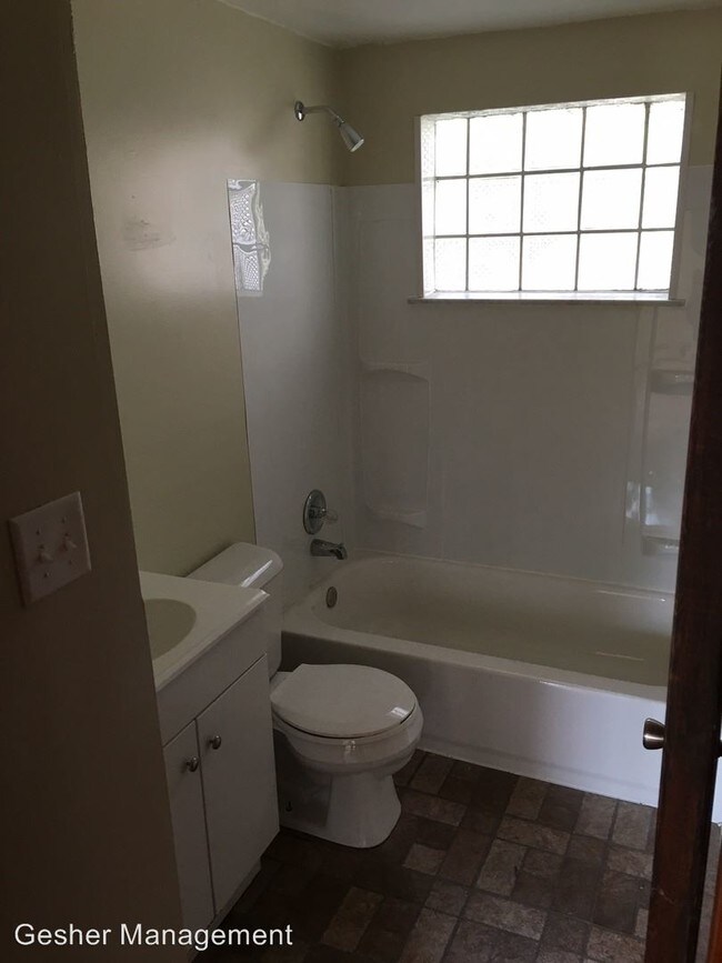 Building Photo - 414 Pennwood Dr