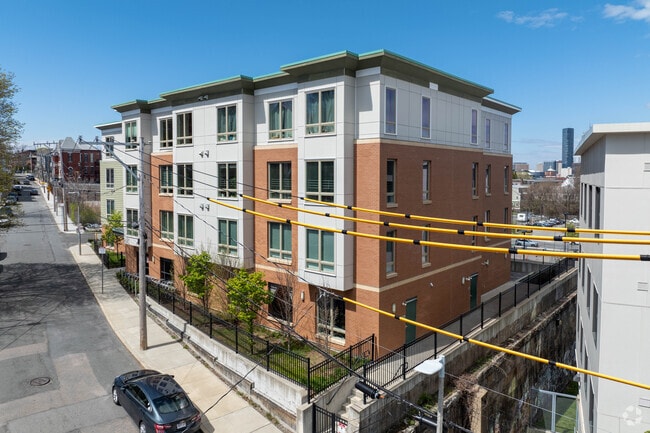 15 Guild Street is located in the Washington Park submarket of Boston. - Bartlett Station Condos