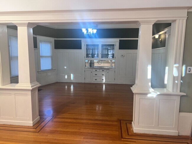 Building Photo - 505 22nd St