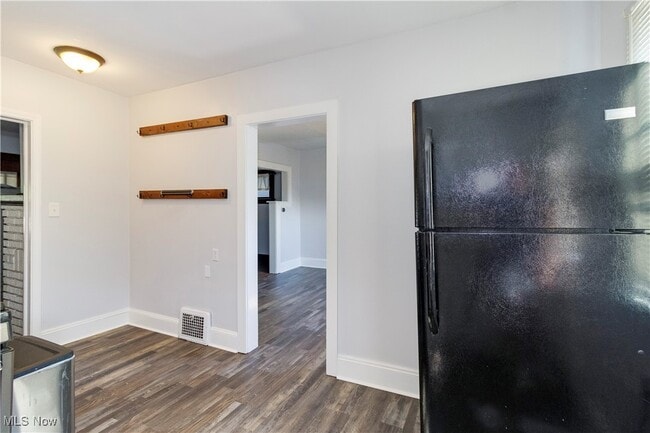 Building Photo - 2084 Wascana Ave