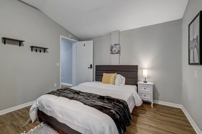Foto del edificio - 7206 Ridgeway Rd N
