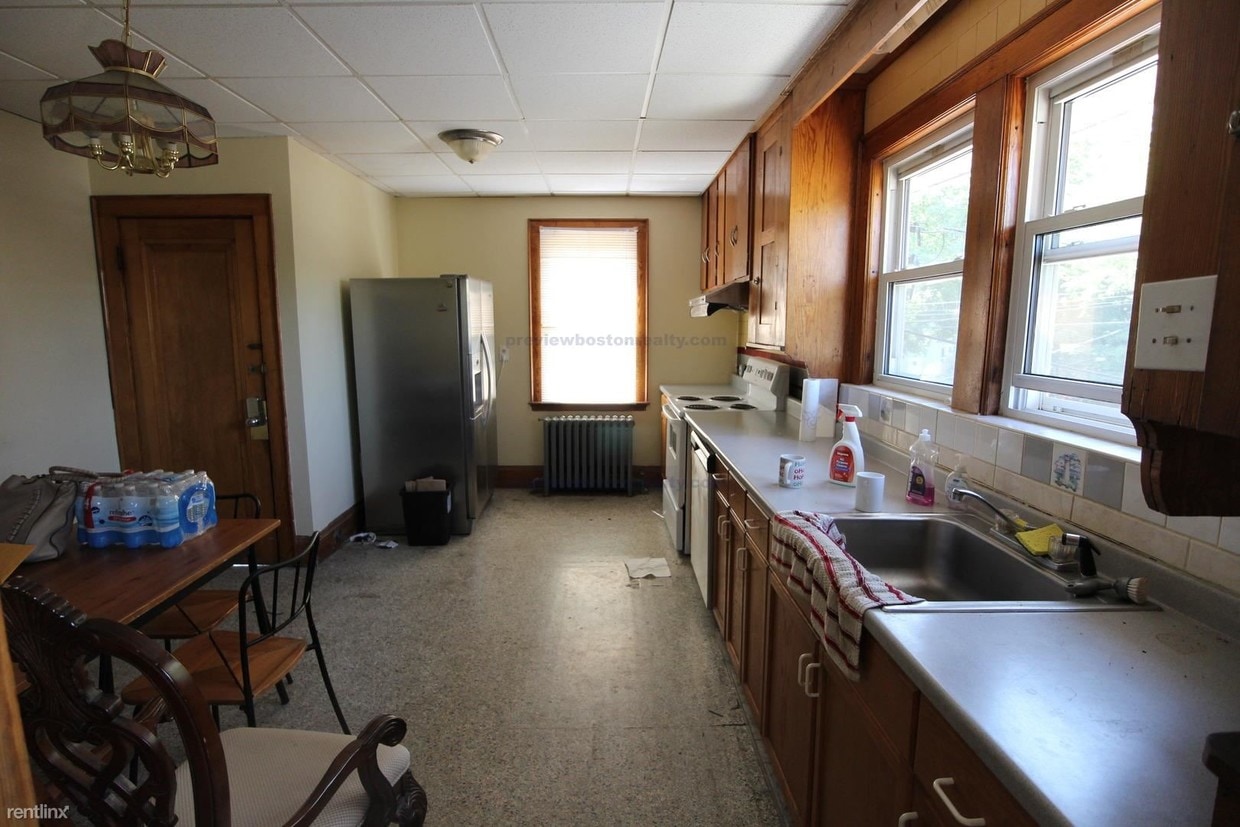 Primary Photo - 283 N Harvard St