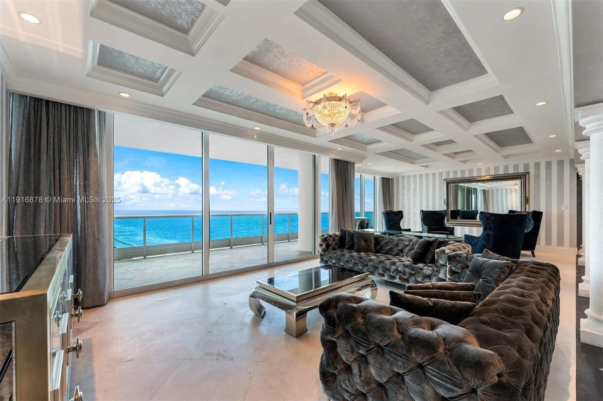 Foto principal - 5025 Collins Ave