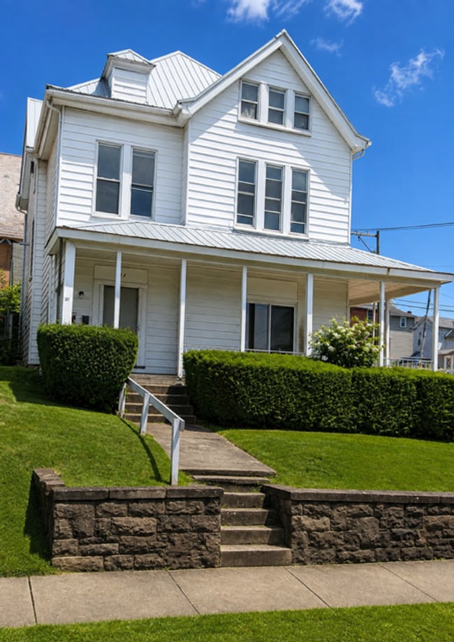 Building Photo - 517 Walnut St