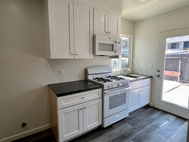 Building Photo - 1 Bedroom 1 Bath Granny Flat