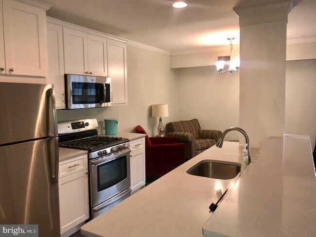 Building Photo - 376 Drummers Ln