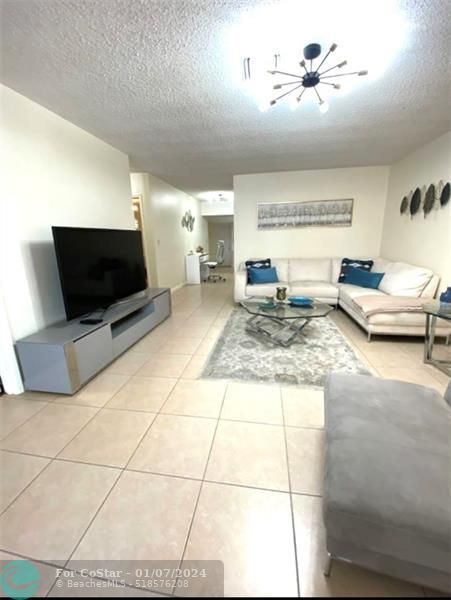 Foto del edificio - 1641 NE 55th St