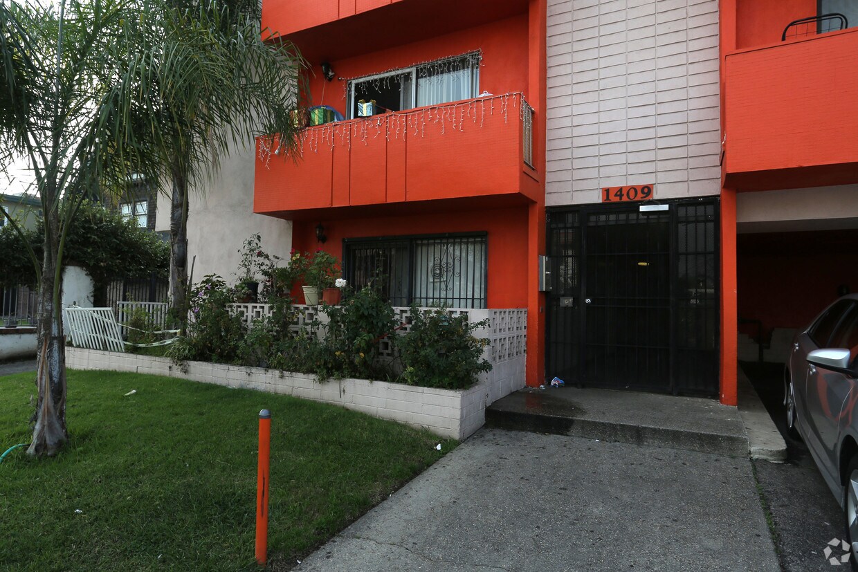 Building Photo - 1409 S Manhattan Pl