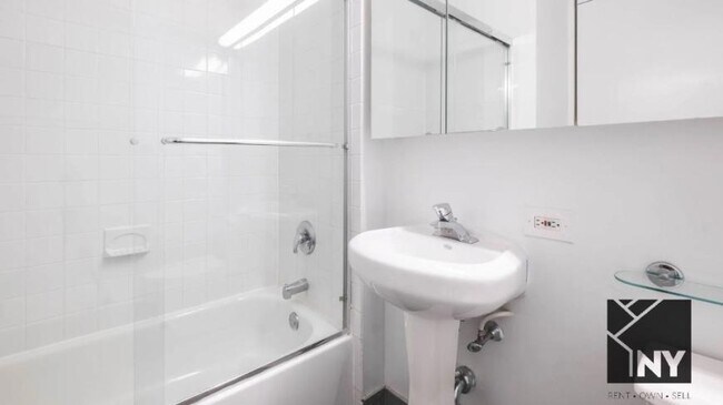 Building Photo - 1 bedroom in New York NY 10001