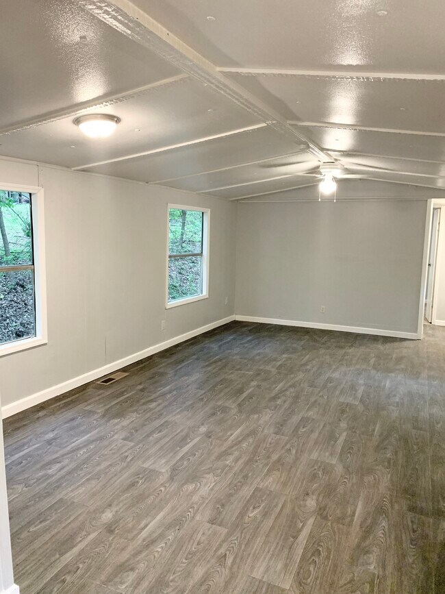 Building Photo - 6134 Grant Ford Rd