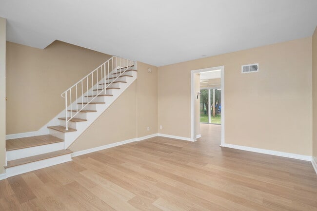 Foto del edificio - 447 Olian Dr