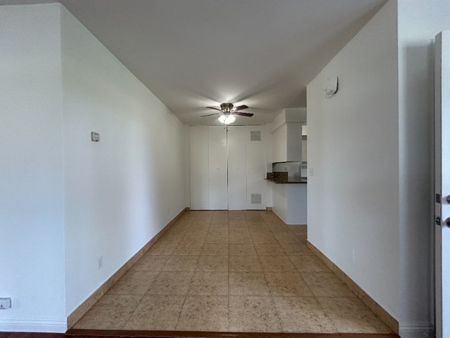 Building Photo - 2340 W Greenacre Ave