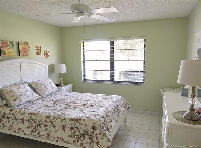 Foto del edificio - 5211 SE Sea Island Way