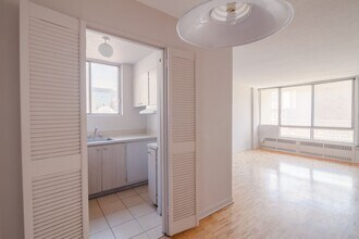 Building Photo - 1975 Maisonneuve Blvd W