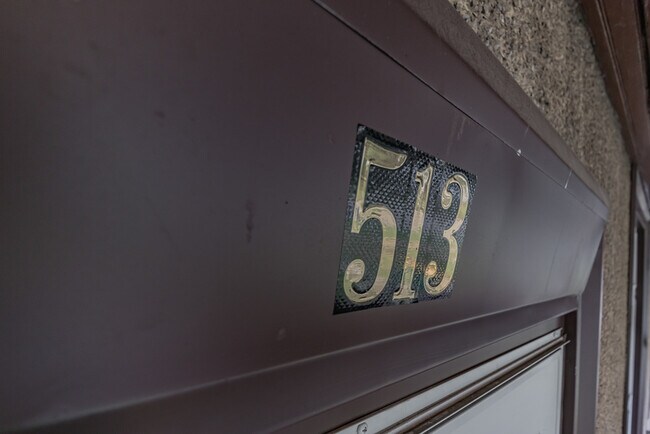 Foto del edificio - 513 N Cedar St