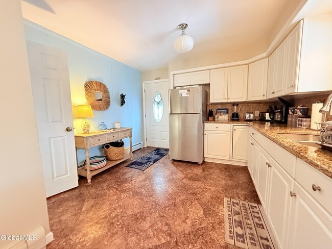 Building Photo - 23 Hillcrest Dr