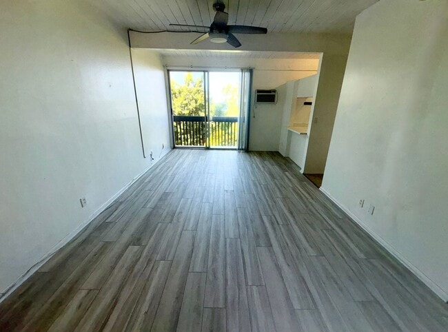 Building Photo - Available Now! 1 bedroom 1 bathroom condo ...
