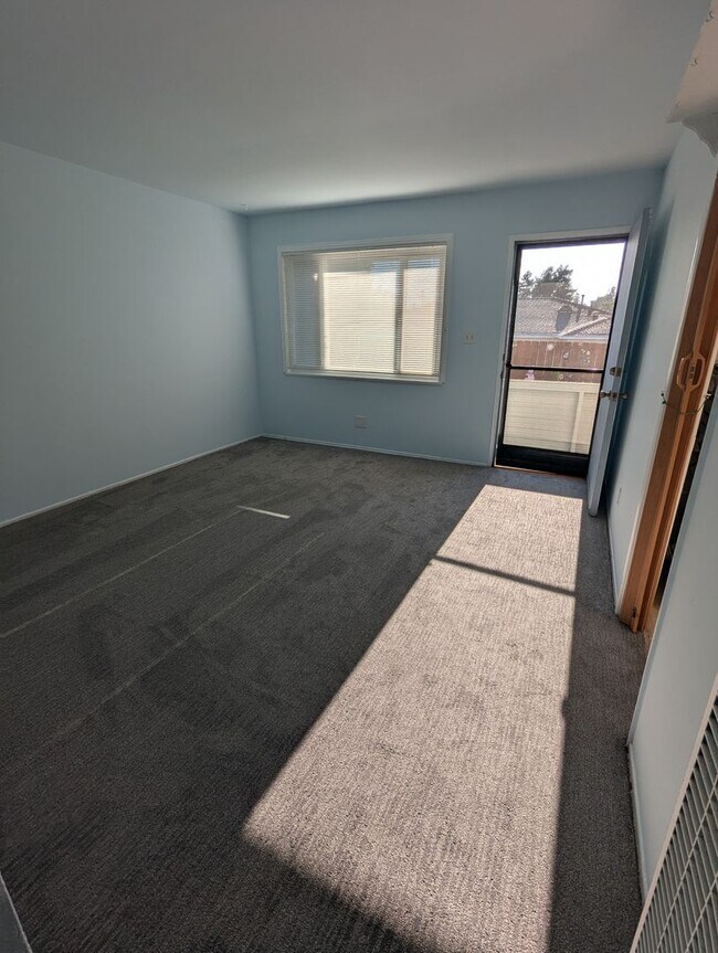 Building Photo - Charming 2bd 1 bath duplex