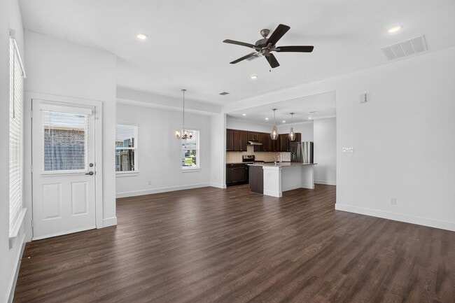 Building Photo - Beautiful 3-Bedroom Home with Open Floor Plan, Washer & Dryer Included in Conroe