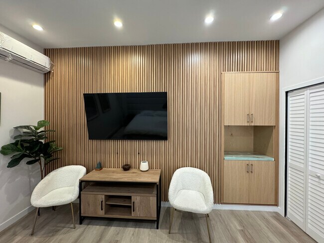 Foto del edificio - 7416 S Western Ave